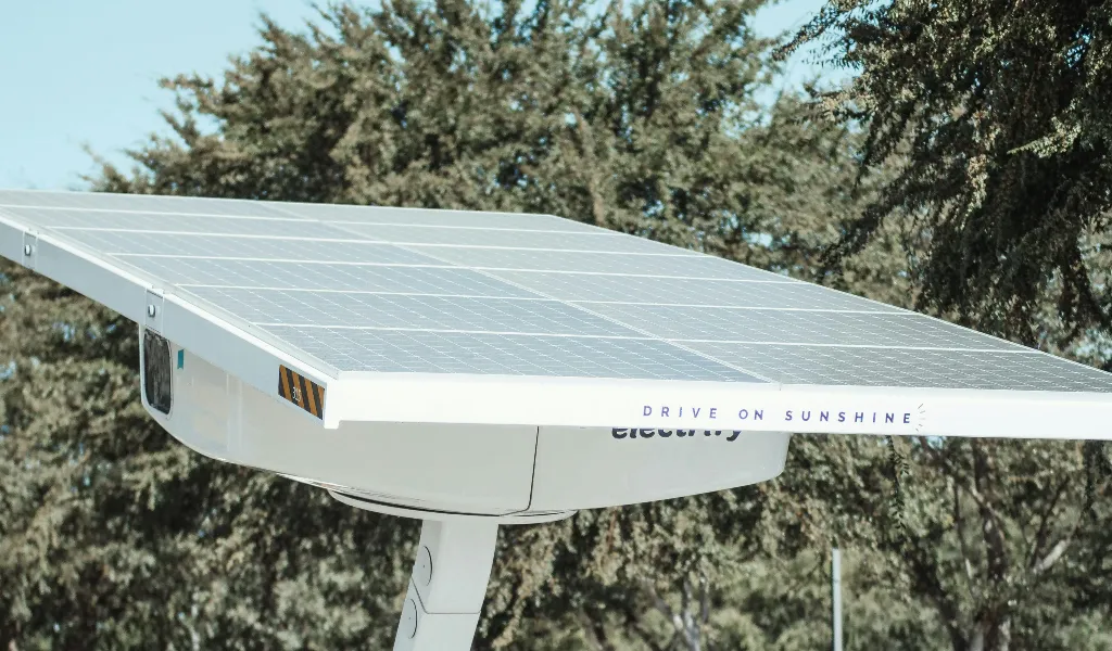 Güneş Enerjili Şarj İstasyonları: Yenilenebilir EV Şarjının Geleceği